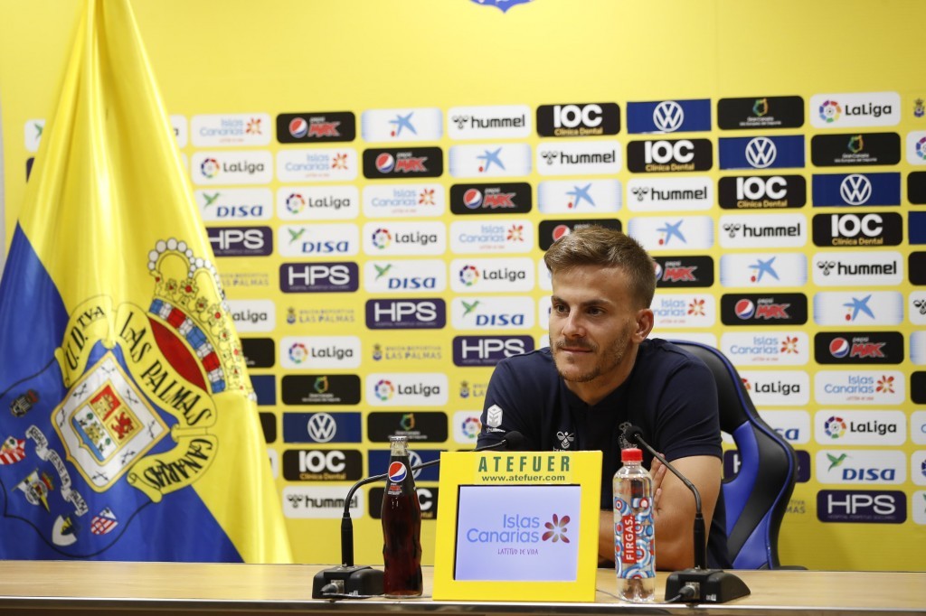 Curbelo espera que la UD Las Palmas sea "un equipo ancho" para ganar al Huesca