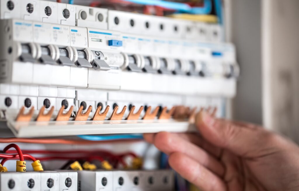 El precio de la luz sube hasta 229,59 euros/MWh este lunes