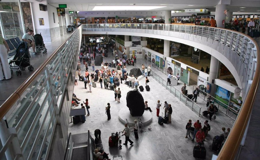 Los aeropuertos canarios recuperan el 96,5% del tráfico de 2019