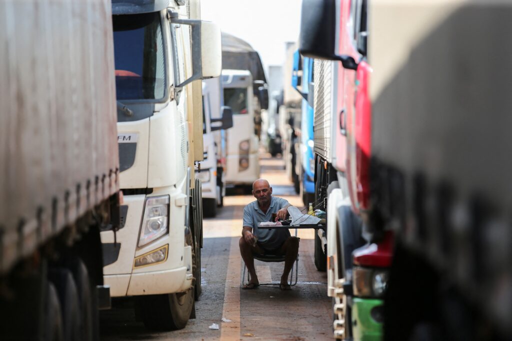 Partidarios de Bolsonaro bloquean las carreteras de Brasil