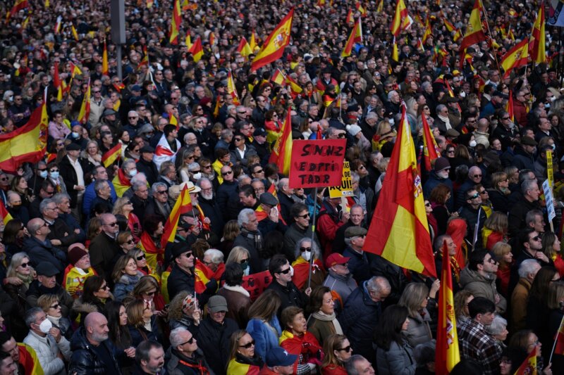 Centenares de personas se manifiestan en Madrid contra el Gobierno de Sánchez