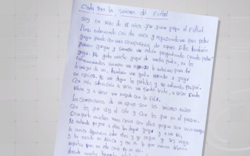 Souleymane, un niño de once años que quiere jugar al fútbol