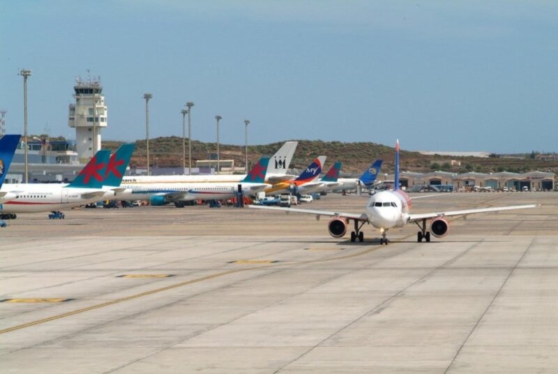 Las instituciones canarias rechazan la subida de tasas de Aena
