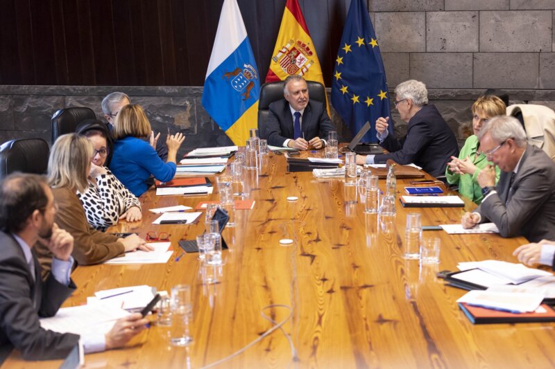 El Gobierno canario aceptó un presupuesto de 1,3 millones de una firma que aún no existía