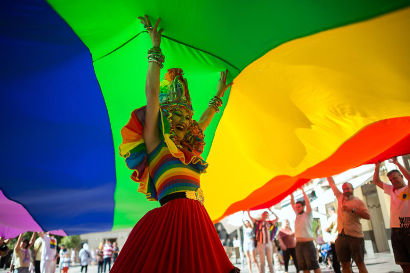 Canadá prohíbe espectáculos Drag