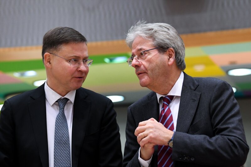 Bruselas eliminará suspensiones fiscales por Covid en 2023 y volverá a exigir déficit máximo del 3% en 2026