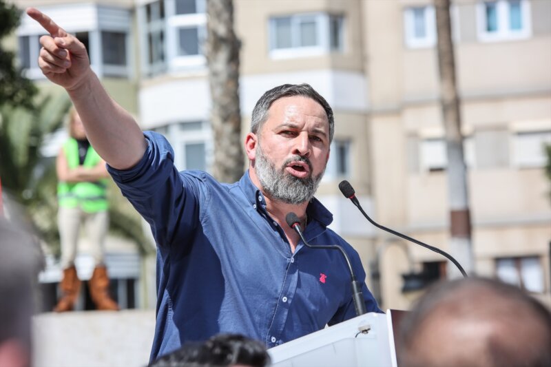 Abascal advierte que la moción de censura pondrá a prueba a Feijóo: "O está con Sánchez o contra Sánchez"