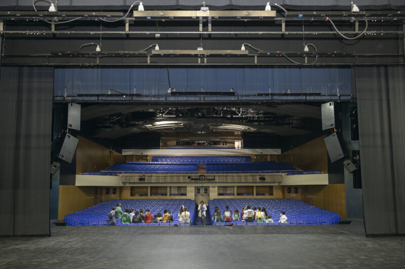 El Cuyás abre el teatro descubre sus secretos con motivo del Día Mundial del Teatro