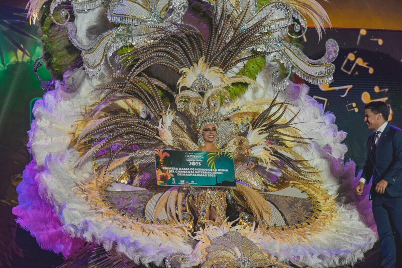 La Reina del Carnaval Internacional de Maspalomas 2023 es Carla Benítez González. La primera y segunda dama fueron Lola Dávila Calero y Grisela Guardia Gómez respectivamente