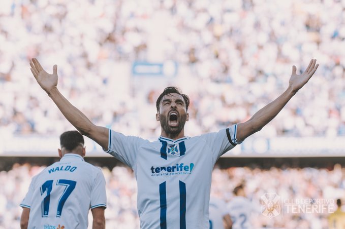 Enric Gallego renueva con el Tenerife por una temporada de forma automática