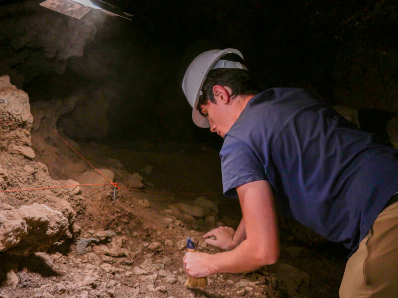 Reactivan investigación arqueológica en Cueva de los Cabezazos