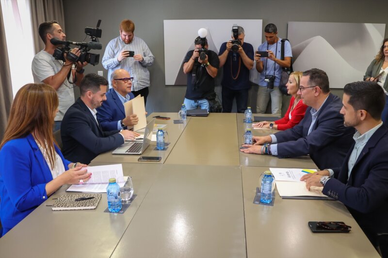 CC y PP acuerdan el pacto para gobernar en Canarias