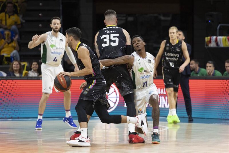 El Lenovo Tenerife busca ante Unicaja igualar la eliminatoria