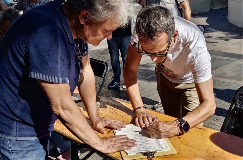 1.200 personas firman en Los Llanos a favor de la ley de volcanes