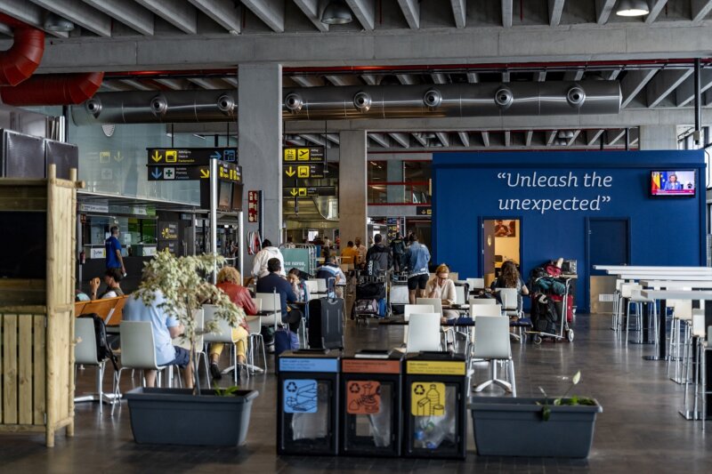 Aumenta la actividad en aeropuertos y puertos canarios