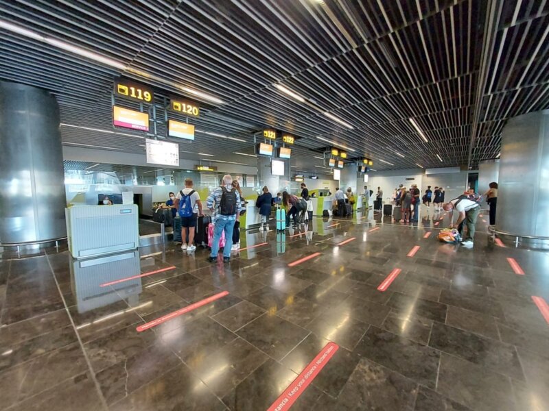 Los aeropuertos canarios cierran el puente con casi 6.000 vuelos