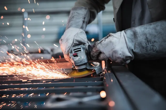Los precios industriales en Canarias caen un 30,5% en el último año
