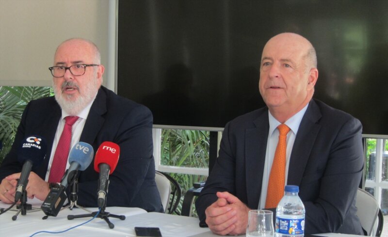 Las patronales canarias se unen contra las tasas de emisiones para las navieras