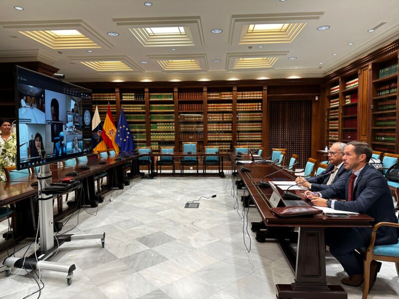 Cabildos y Gobierno acuerdan el documento de la declaración energética