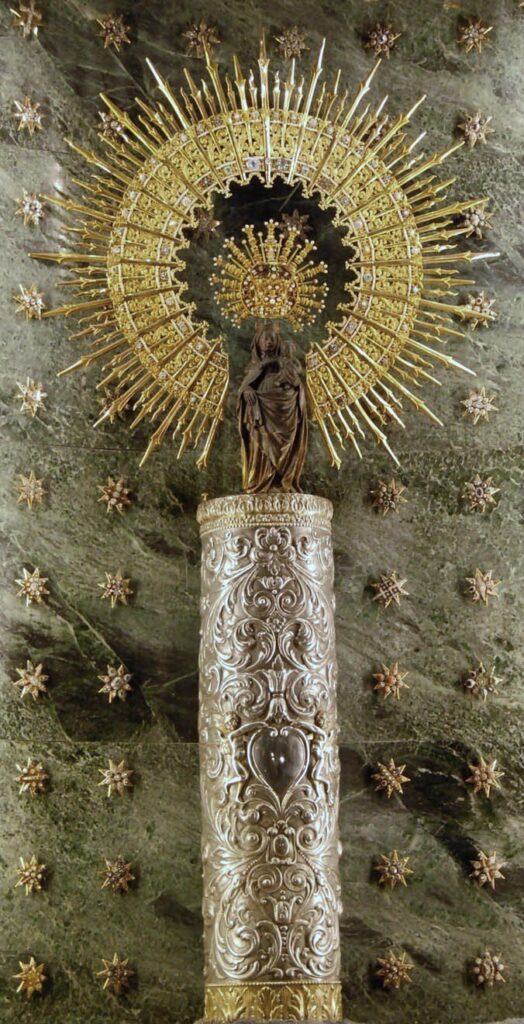 Imagen de la Virgen de El Pilar en la Basílica que lleva su nombre en Zaragoza