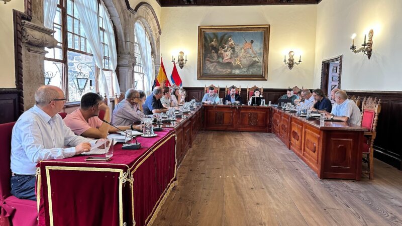 Reunión para la constitución de las Fiestas Lustrales de Santa Cruz de La Palma 2025 / Ayuntamiento Santa Cruz de La Palma.