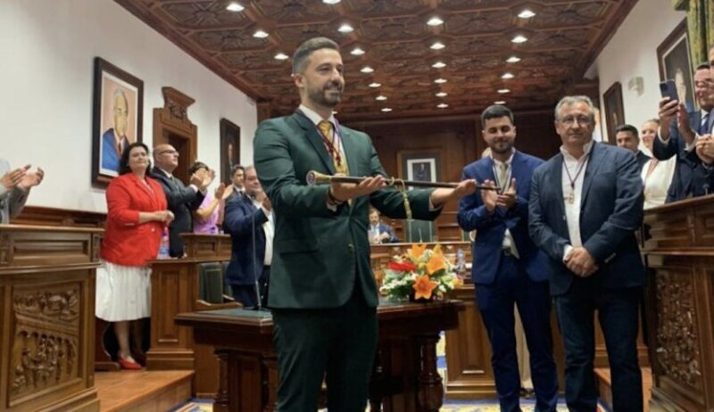 Acusan al alcalde de Telde de "esquilmar partidas sociales" para pagar fiestas
