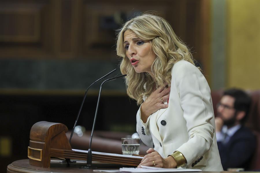Yolanda Díaz, líder de Sumar, durante el debate de investidura de Pedro Sánchez / EFE