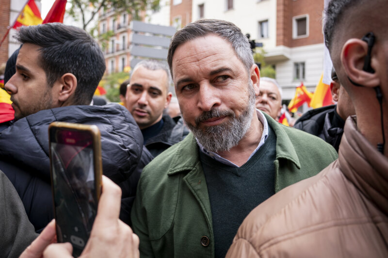 El líder de Vox, Santiago Abascal, ha exigido este lunes al PP que "rompa toda negociación" con el PSOE tras la decisión de Pedro Sánchez, de continuar al frente del Ejecutivo.
