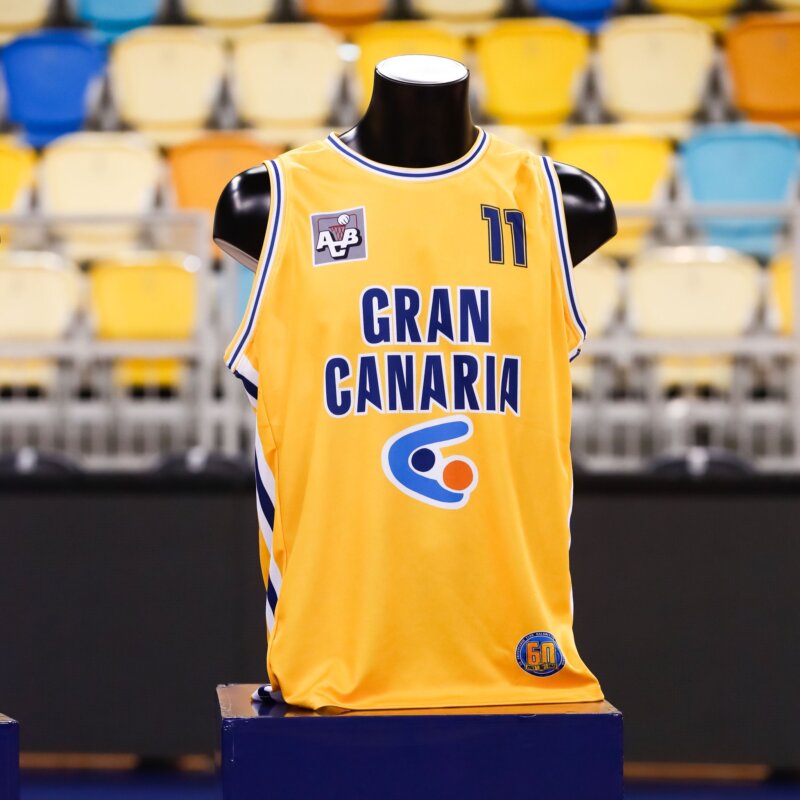 También estará disponible la camiseta de juego "de la consecución del primer título, con Eulis Baéz y Albert Oliver", de la temporada 16/17