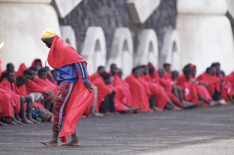 En total, se derivará un total de 160 migrantes desde El Hierro a Tenerife debido al repunte migratorio de los últimos días