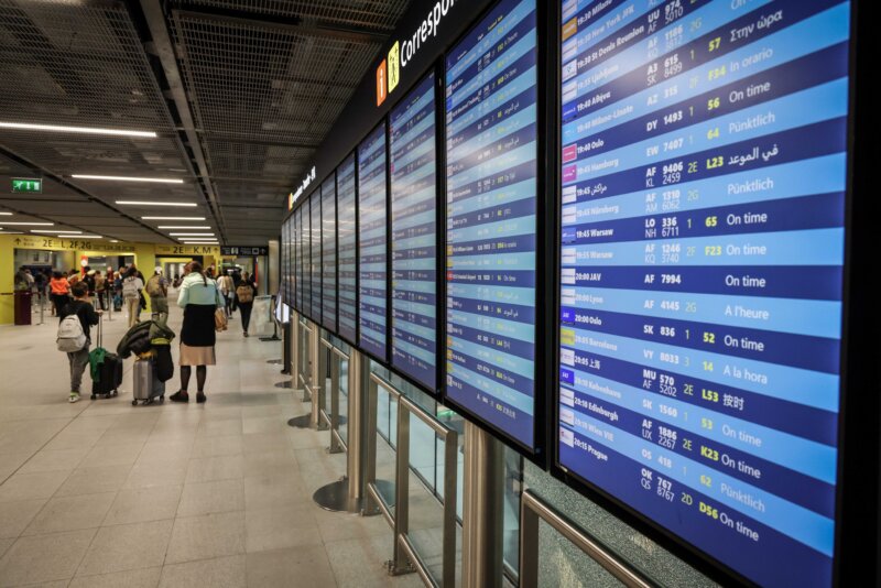 Tráfico en los aeropuertos canarios