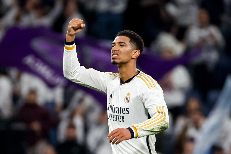 El centrocampista inglés del Real Madrid, Jude Bellingham, durante el partido de LaLiga correspondiente a la jornada 21 que ha enfrentado este domingo a Real Madrid y UD Almería en el Santiago Bernabéu.