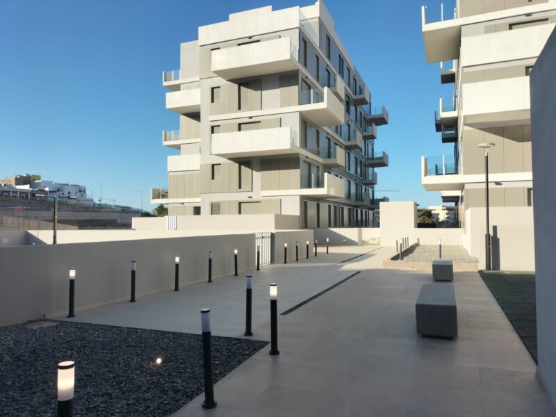 Fachada de la promoción de viviendas de AEDAS Homes