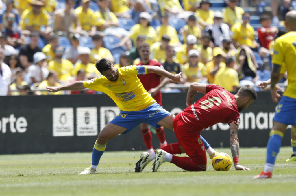 El Sevilla FC venció a la UD Las Palmas en el Estadio de Gran Canaria (0-2) y dio un nuevo paso hacia la definitiva tranquilidad en LaLiga EA Sports