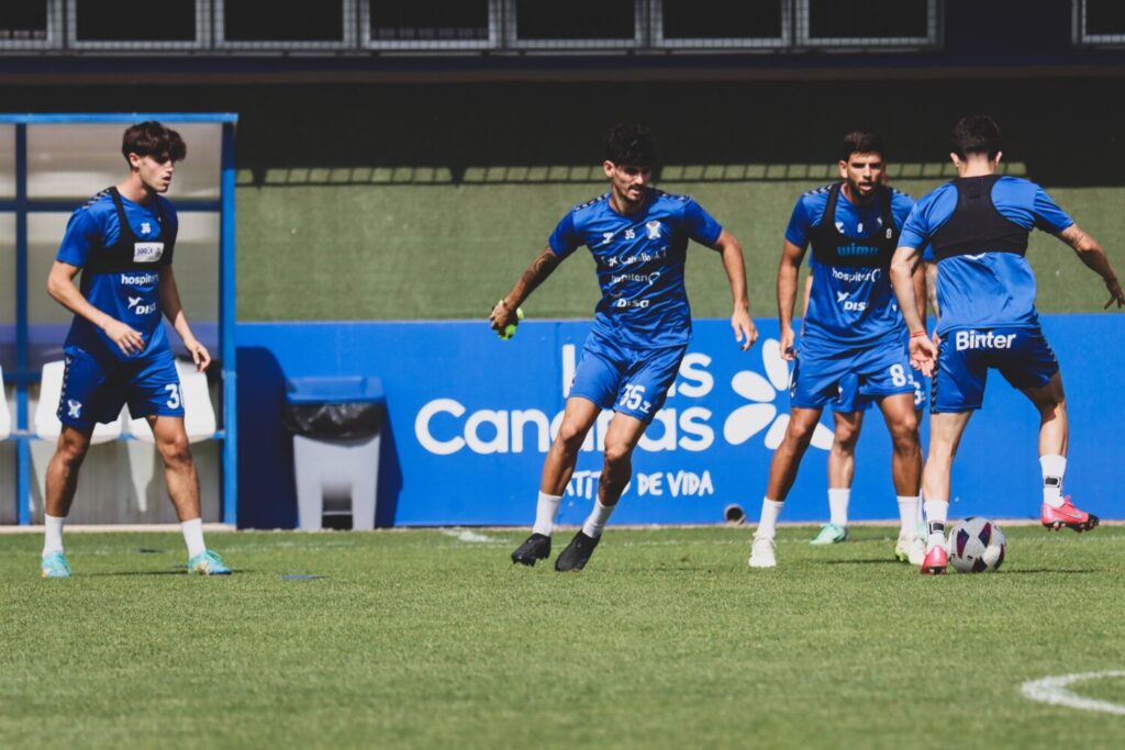 Entrenamiento CD Tenerife el 23 de abril 2024 en la Ciudad Deportiva Javier Pérez