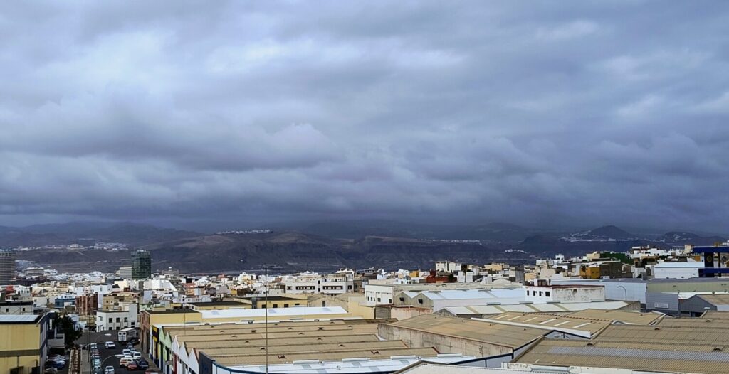 Los alisios "retrasan" la llegada del verano a las islas