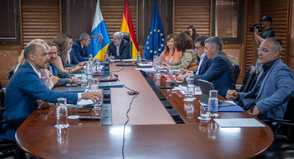 Reunión del Consejo de Gobierno. El Gobierno canarios buscará instalaciones para menores migrantes en los puertos canarios