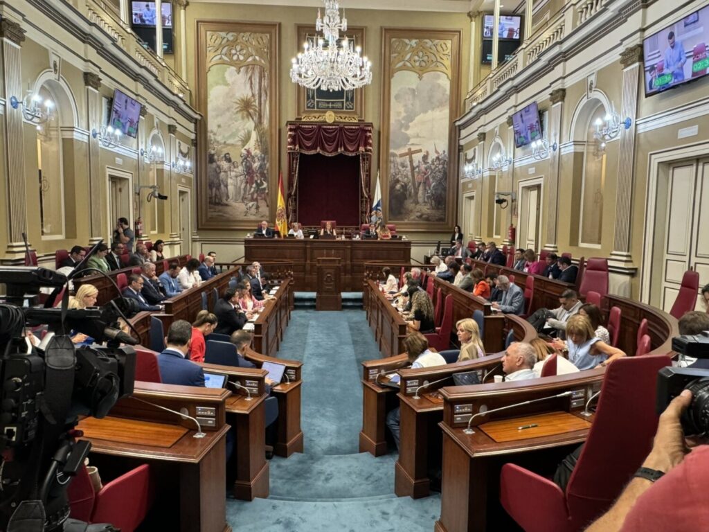 Pleno del Parlamento de Canarias este martes / Archivo