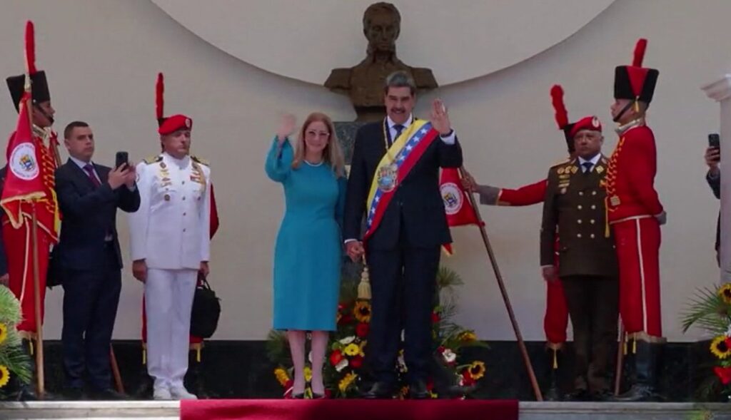 Nicolás Maduro estará al frente del país seis años. Defiende que su continuidad en el cargo es legítima