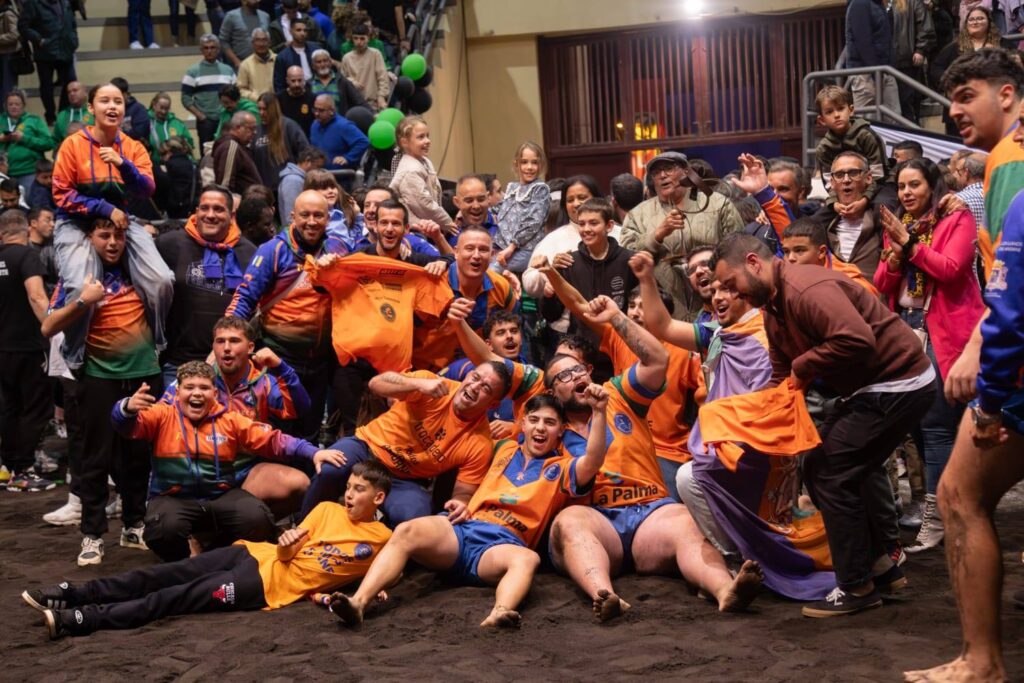 El CL Aridane celebra el título de campeón de la máxima categoría de lucha canaria en La Palma / Federación Insular de Lucha Canaria La Palma / José Carlos Martín