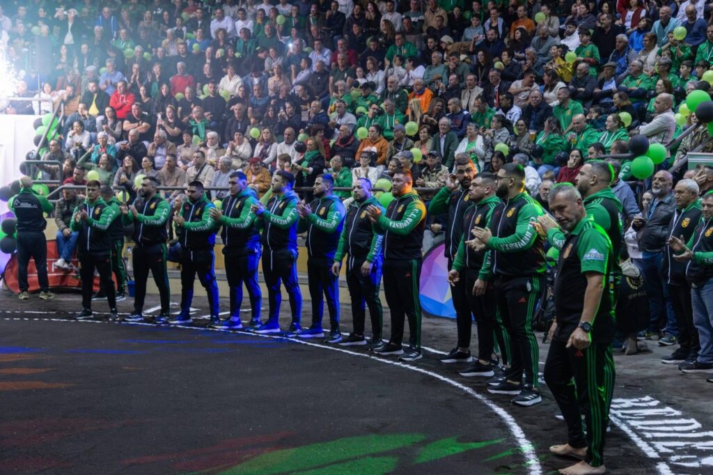 CL Bediesta en el terrero de lucha de Breña Alta / Federación Insular de Lucha Canaria La Palma / José Carlos Martín